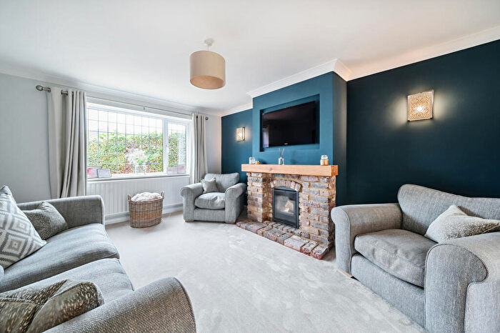 4 Bedroom Detached House For Sale In Orchard Close, Blackwater, GU17