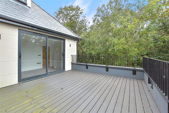 2 Bedroom Flat For Sale In Convent Road, Broadstairs, Kent, CT10
