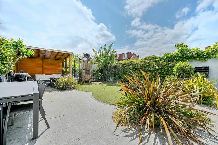 5 Bedroom Property To Rent In Windermere Road, Ealing, London, W5