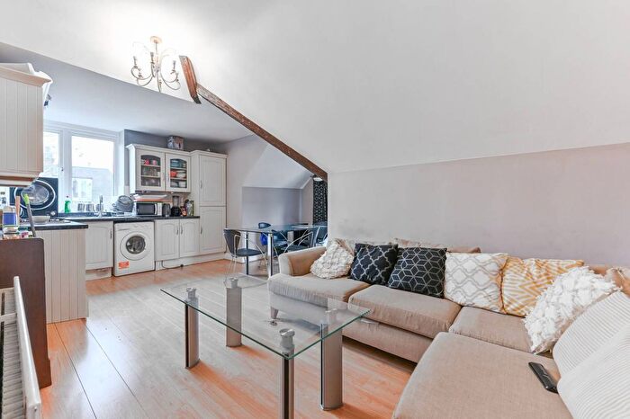 3 Bedroom Flat To Rent In Russell Hill, Purley, CR8