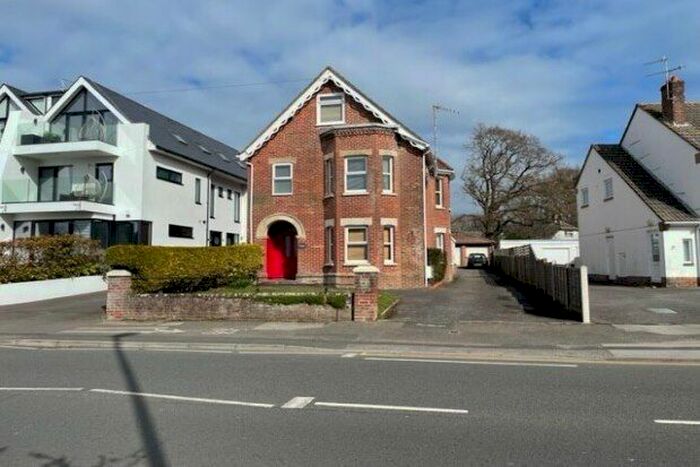 2 Bedroom Flat To Rent In Sandbanks Road, Poole, BH14