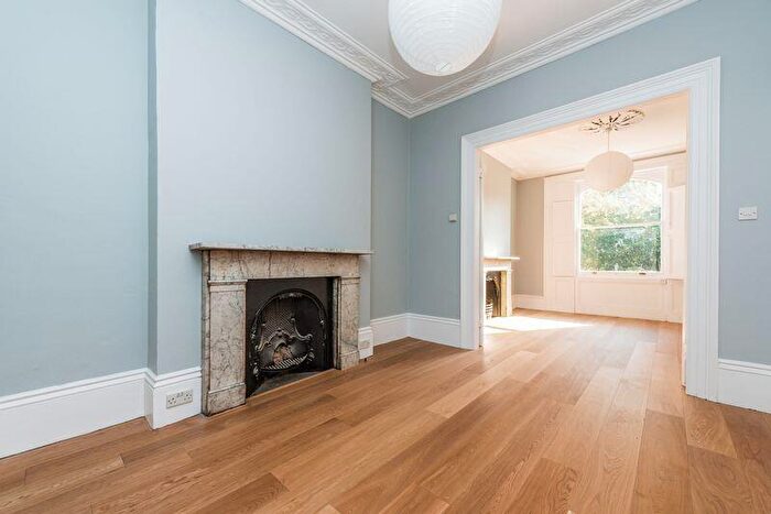 2 Bedroom Flat To Rent In Thornhill Square, London, N1