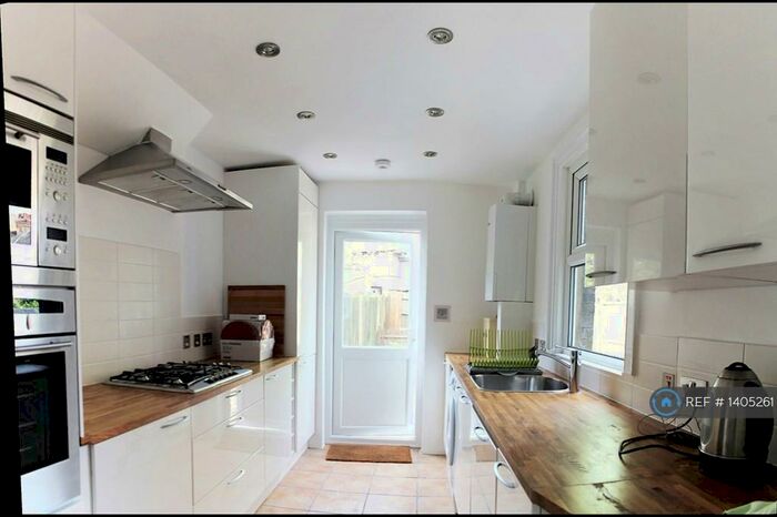 2 Bedroom Terraced House To Rent In Westbeech Road, London, N22