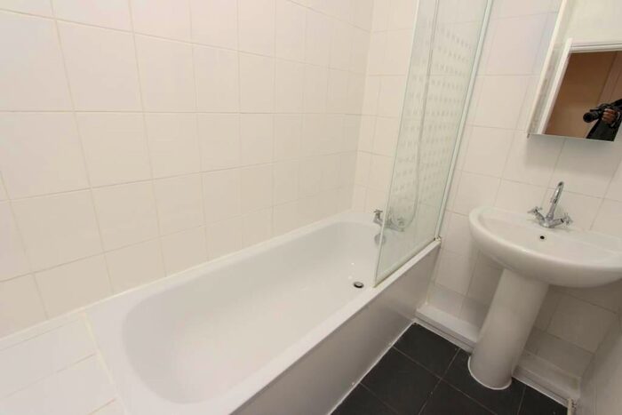 2 Bedroom Flat To Rent In Greenhill Way, Harrow, HA1