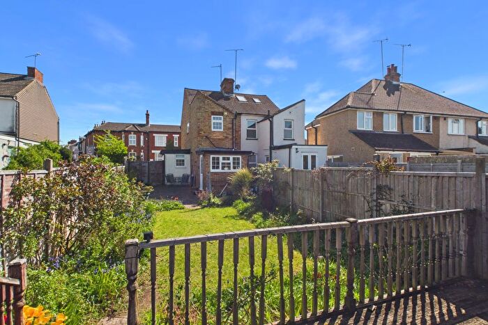 2 Bedroom Semi-Detached House For Sale In Heath Road, Leighton Buzzard, LU7