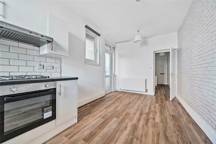 2 Bedroom Flat To Rent In Sketty Road, Enfield, EN1