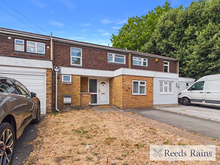 3 Bedroom Terraced House For Sale In Manor Road, Romford, RM1