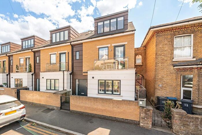 4 Bedroom Property For Sale In Arnold Road, Tooting, SW17
