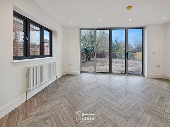 4 Bedroom Semi Detached House For Sale In Sevenoaks Way, Orpington, BR5