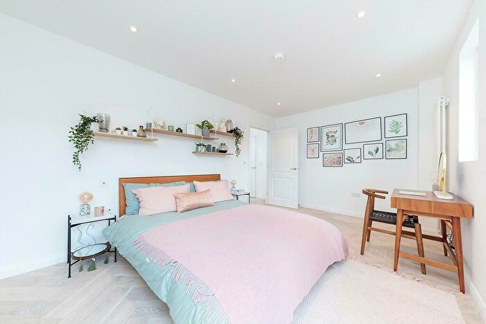2 Bedroom Apartment For Sale In Plot Thorpe Lane, Leeds, LS10