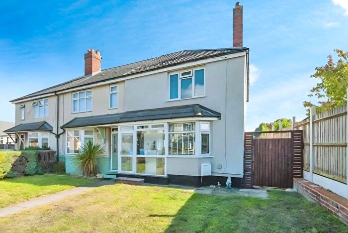 3 Bedroom End Of Terrace House For Sale In Hope Road, Tipton, West Midlands, DY4