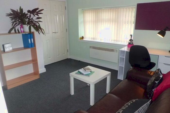 1 Bedroom Flat To Rent In Bristol Road, Selly Oak, Birmingham, B29