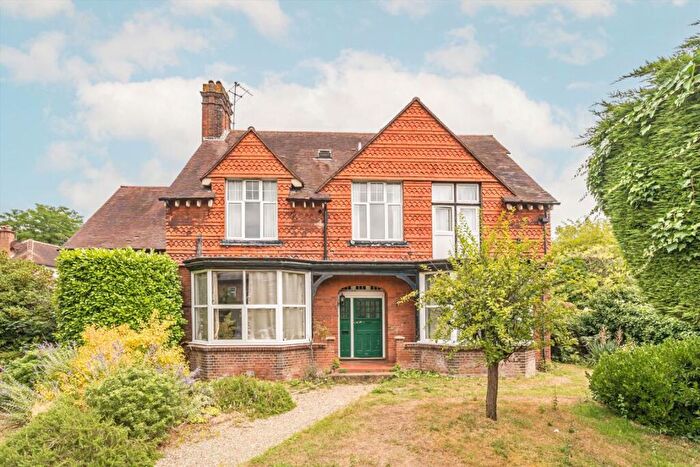 1 Bedroom Flat For Sale In Manor Drive, Surbiton, KT5