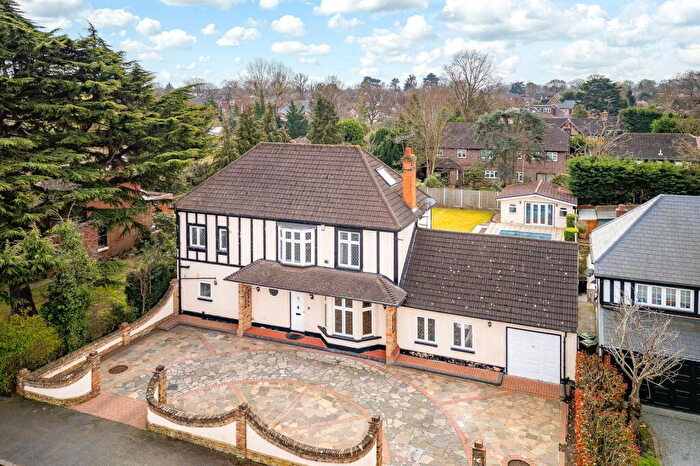 5 Bedroom Detached House For Sale In Parkstone Avenue, Emerson Park, RM11