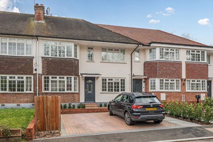 2 Bedroom Maisonette For Sale In Castleview Road, Weybridge, KT13
