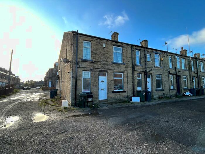 2 Bedroom End Of Terrace House To Rent In Beacon Street, Wibsey, Bradford, BD6