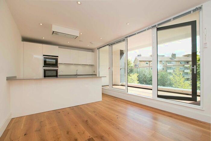 2 Bedroom Flat To Rent In Inner Park Road, Wimbledon, London, SW19