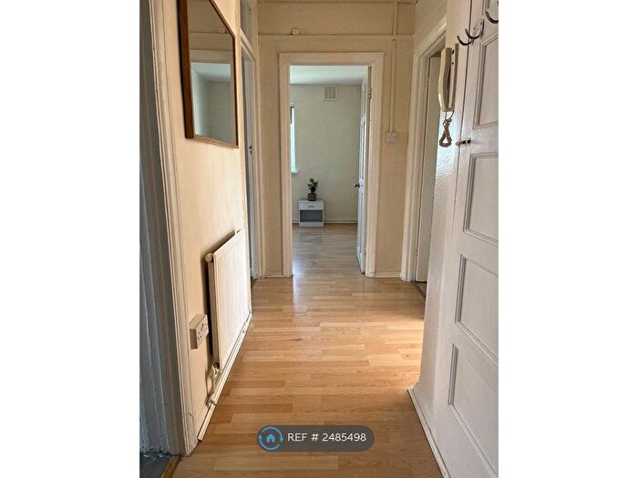 2 Bedroom Flat To Rent In Fairwood Court, London, E11