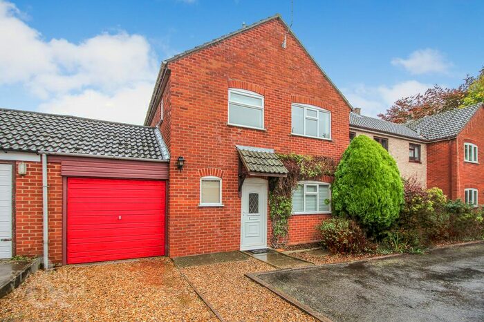 3 Bedroom Semi-Detached House To Rent In Burgess Way, Brooke, Norwich, NR15