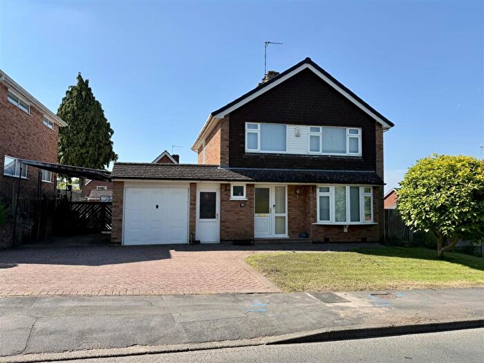 3 Bedroom Detached House For Sale In Kelmarsh Avenue, Wigston, LE18