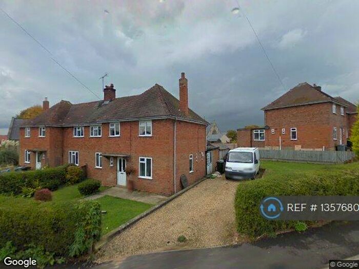4 Bedroom Semi-Detached House To Rent In Coronation Road, Grantham, NG33