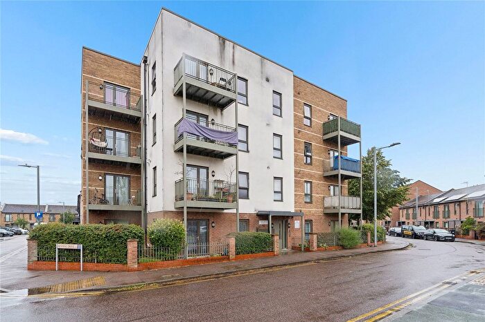 1 Bedroom Flat For Sale In Ager Avenue, Dagenham, RM8