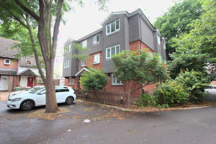 1 Bedroom Flat To Rent In , Emerald Close, London, E16
