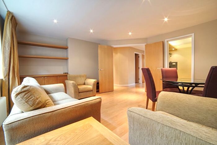 2 Bedroom Flat To Rent In Tanners Yard, Long Lane, SE1