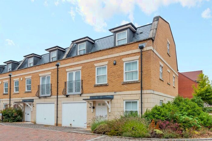 4 Bedroom Town House To Rent In Haden Square, Reading, RG1