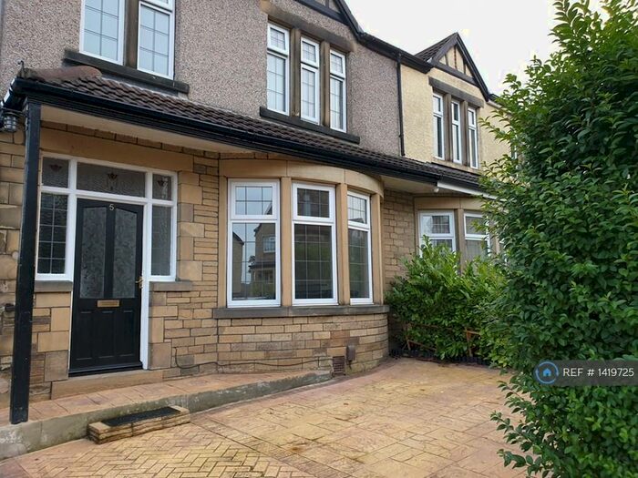 3 Bedroom Semi-Detached House To Rent In Haslingden Drive, Bradford, BD9