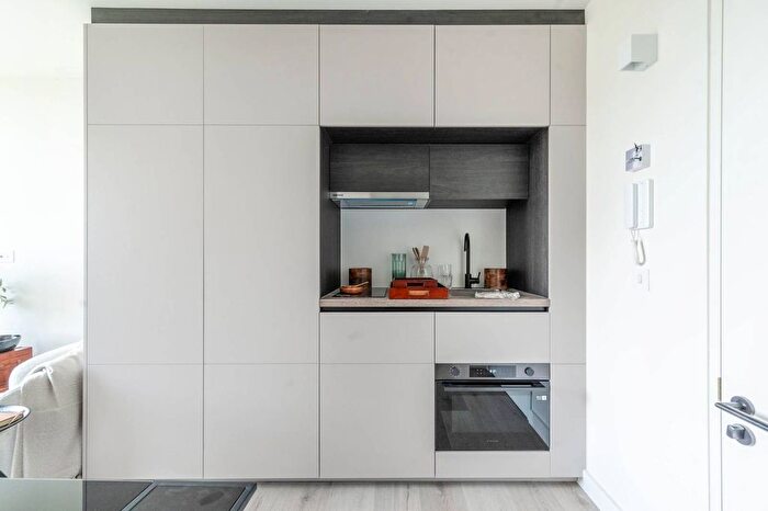 Studio To Rent In Greenhill Way, Harrow, HA1