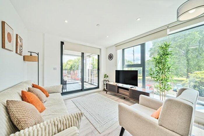 3 Bedroom Flat For Sale In Hillreach, Woolwich, Greater London, SE18