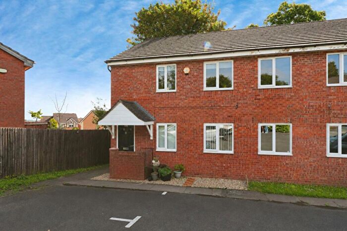 2 Bedroom Maisonette For Sale In Ashtree Road, Oldbury, B69