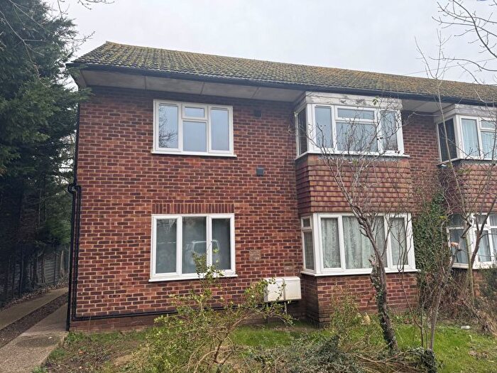 2 Bedroom Flat For Sale In Chestnut Close, West Drayton, UB7