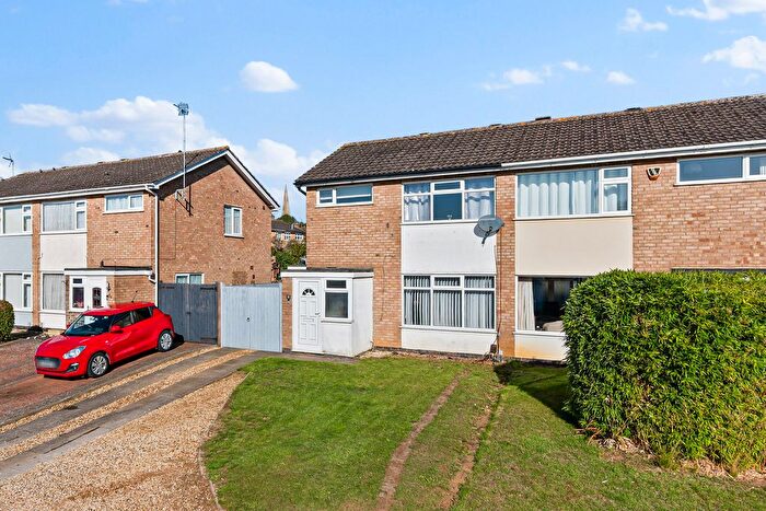 3 Bedroom Semi-Detached House For Sale In Roman Way, Desborough, NN14