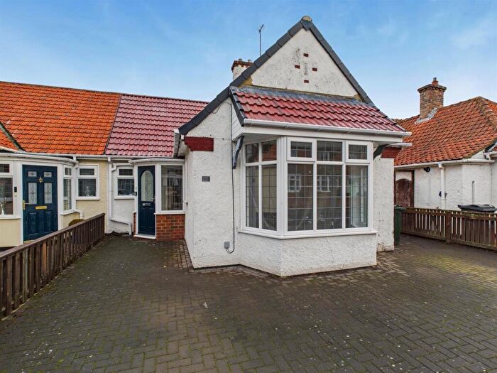3 Bedroom Semi-Detached Bungalow For Sale In Oakland Road, Whitley Bay, NE25