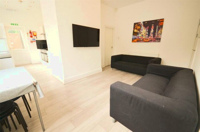 6 Bedroom Terraced House To Rent In Denmark Road, Rusholme, Manchester, M15