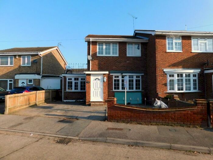 4 Bedroom Semi-Detached House To Rent In Harvest Road, Canvey Island, Essex, SS8
