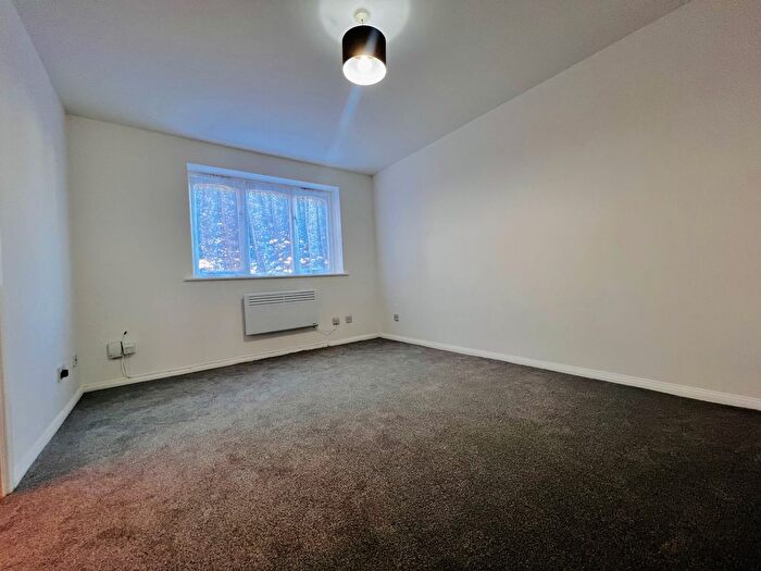 1 Bedroom Flat To Rent In Ascot Court, Aldershot, GU11