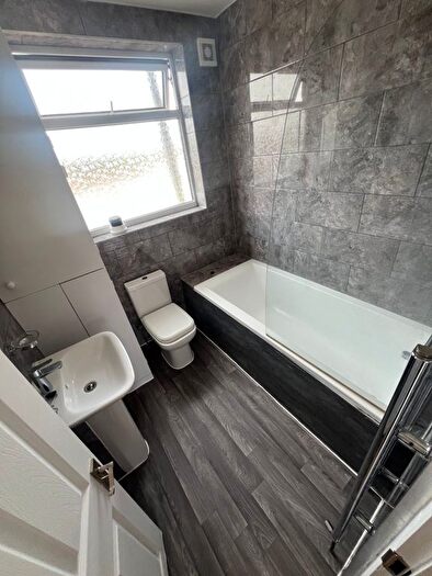 2 Bedroom Flat To Rent In Upminster Road South, Rainham, RM13