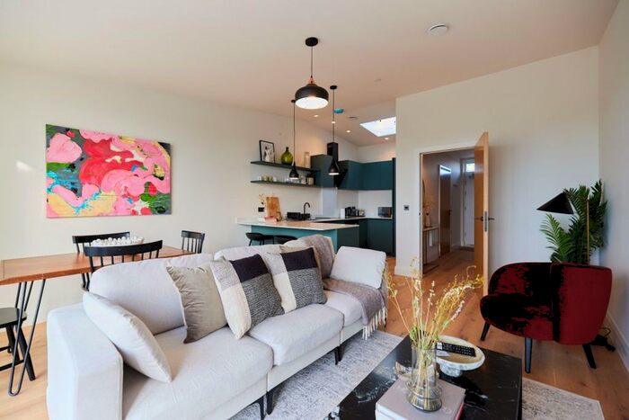 2 Bedroom Flat To Rent In High Road, London, E18