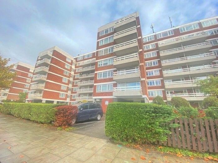 2 Bedroom Flat To Rent In Mayflower Lodge, Finchley, N3