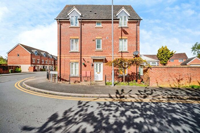 3 Bedroom Semi Detached House For Sale In Waggoners Way, Hereford, HR2