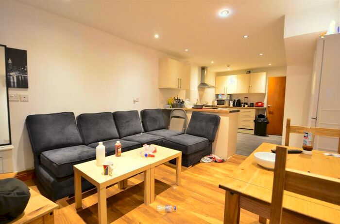 3 Bedroom Terraced House To Rent In House Share / Academic Year Lovely Double Bedroom Property On Rose Cottage, Selly Oak, Birmingham, Free Ultraf, B29