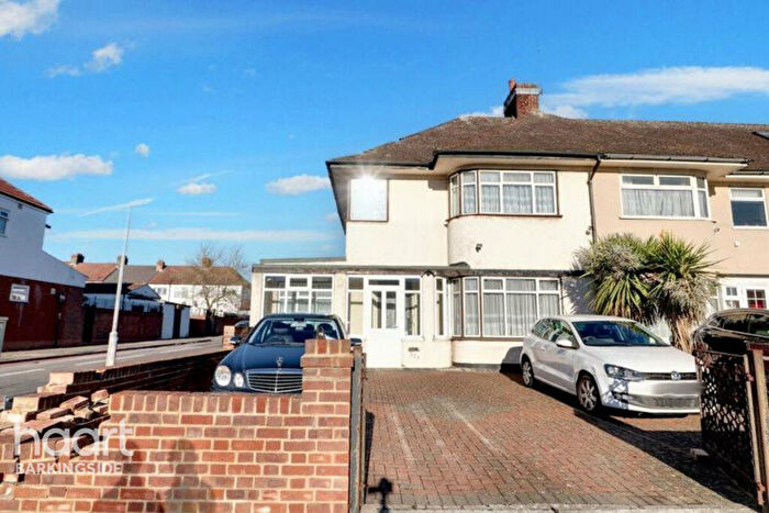 3 Bedroom End Of Terrace House For Sale In Eastern Avenue, Gants Hill, IG2