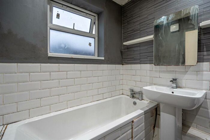 3 Bedroom Terraced House For Sale In Princess Road, Croydon, CR0