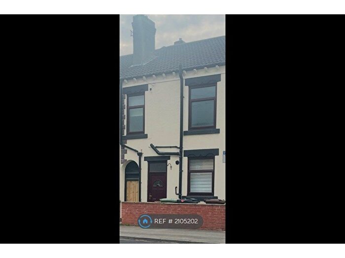 3 Bedroom Terraced House To Rent In Gillett Lane, Leeds, LS26