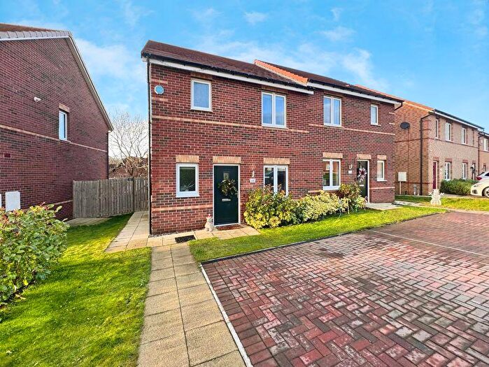 3 Bedroom Semi-Detached House For Sale In Brockwell Road, High Spen, NE39