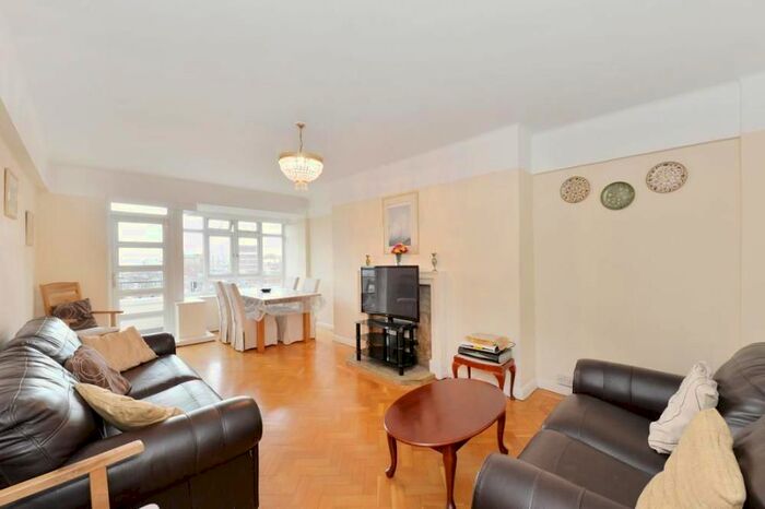 2 Bedroom Flat To Rent In Portsea Place, London W2