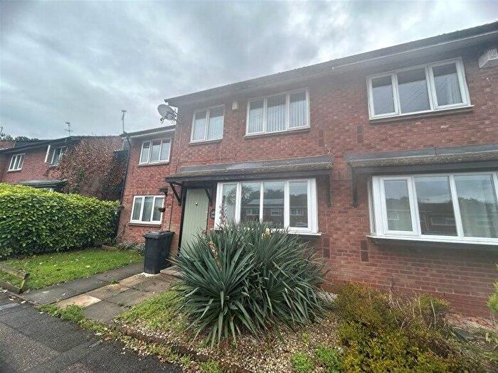 3 Bedroom House To Rent In Summer Street, Slip End, Luton, LU1